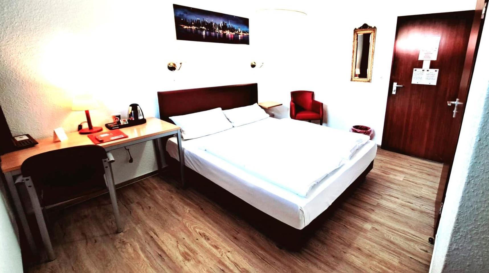 Hotel Columbus Und Glamping Бремерхафен Экстерьер фото